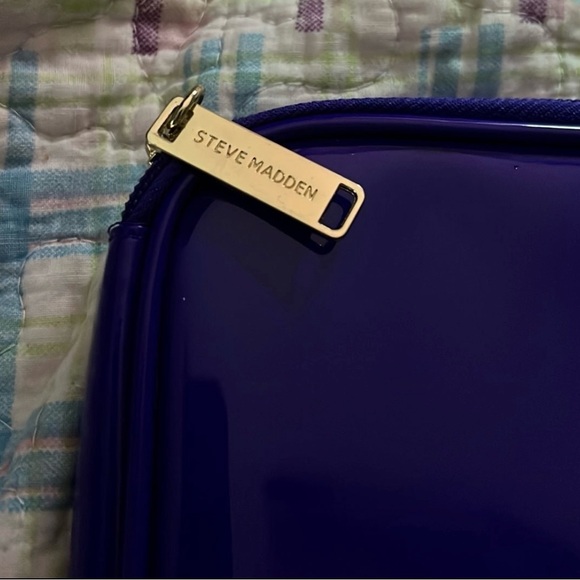 Steve Madden Case - Picture 3 of 5